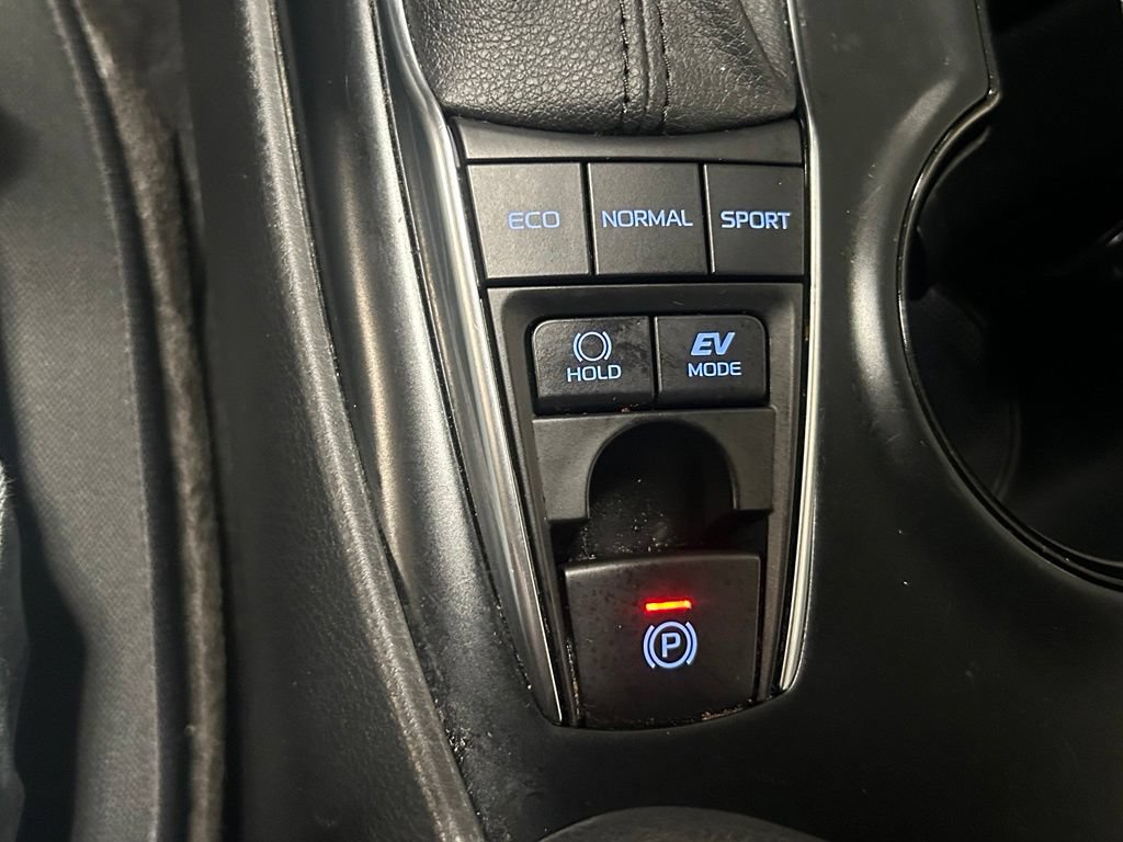 Used 2020 Toyota Camry LE FWD image 29