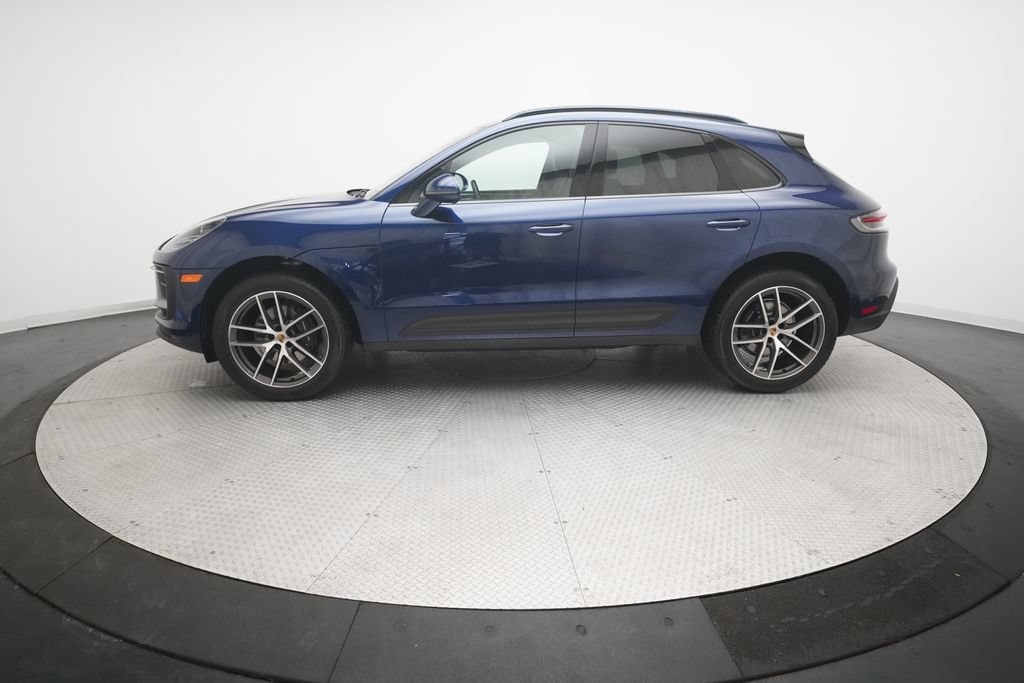 Certified 2022 Porsche Macan AWD/4WD image 8