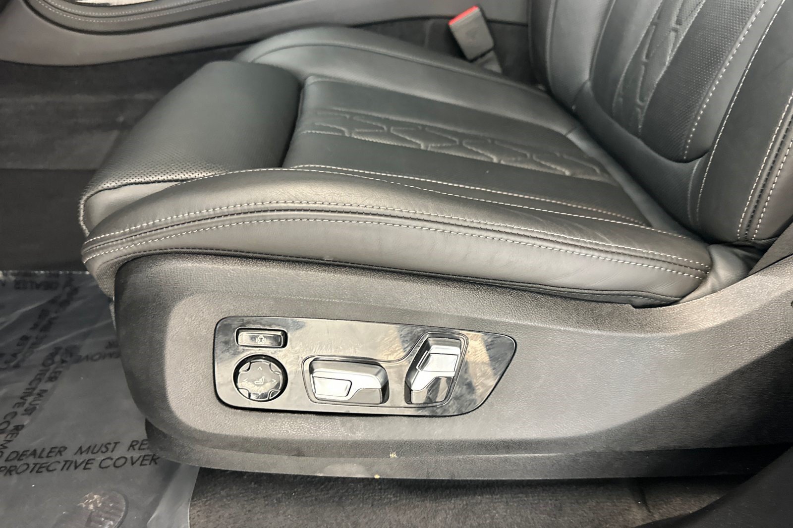 Certified 2025 BMW X7 M60i AWD/4WD image 14