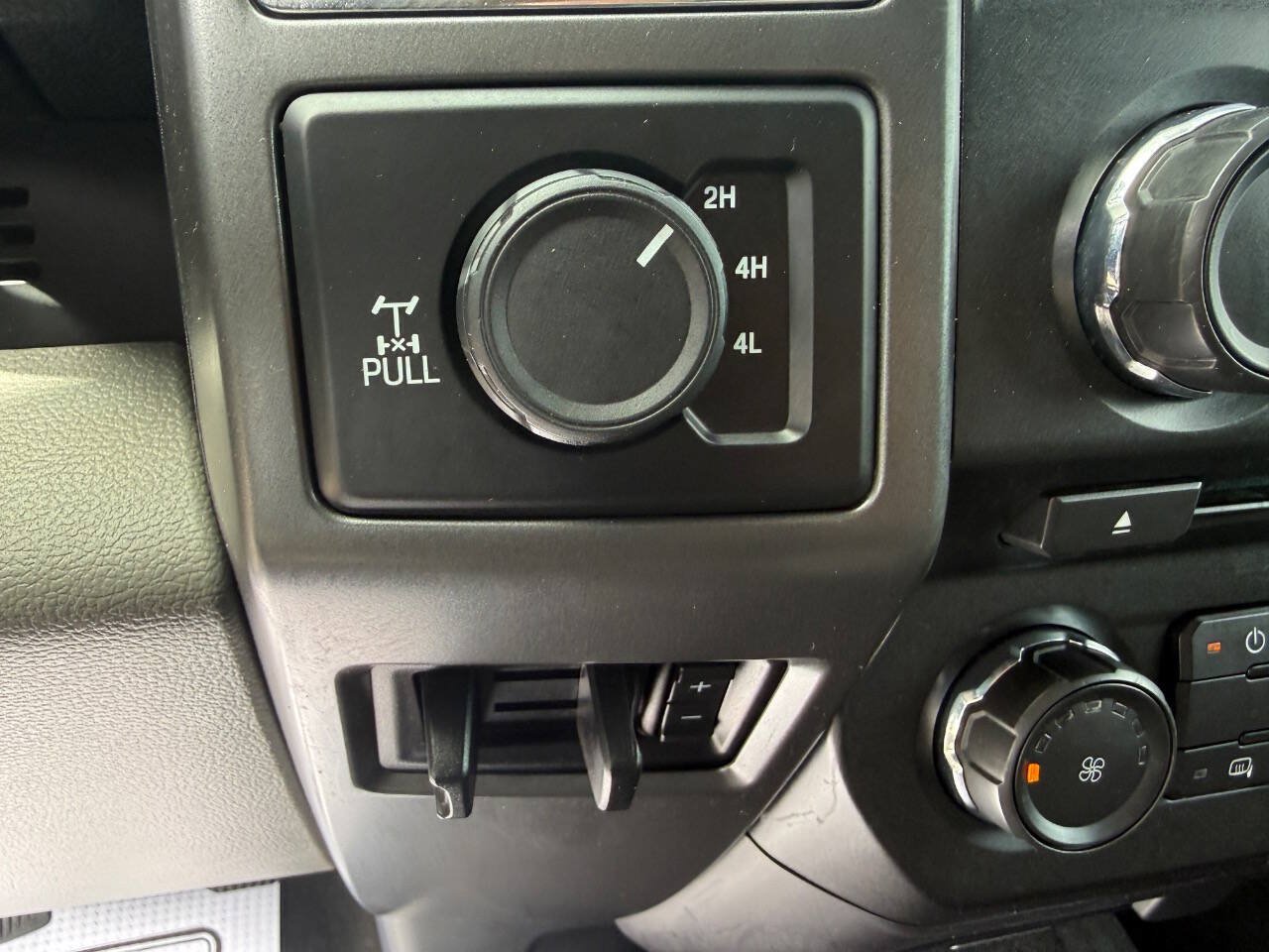 Used 2017 Ford F250 XLT w/ XLT Value Package AWD/4WD image 29