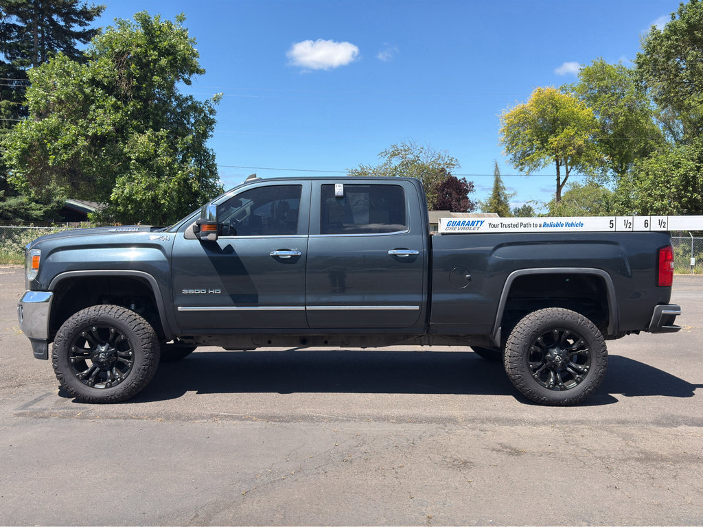 Used 2018 GMC Sierra 3500 SLT w/ Driver Alert Package AWD/4WD image 24
