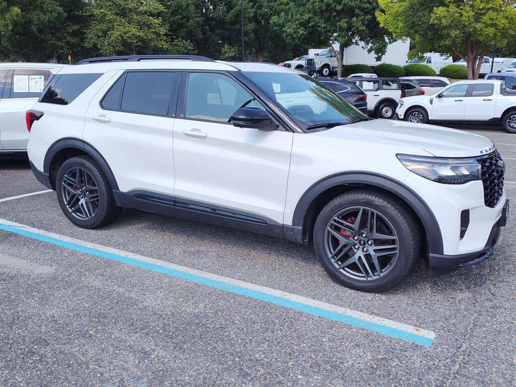Used 2025 Ford Explorer ST w/ Sun And Sound Package AWD/4WD image 2