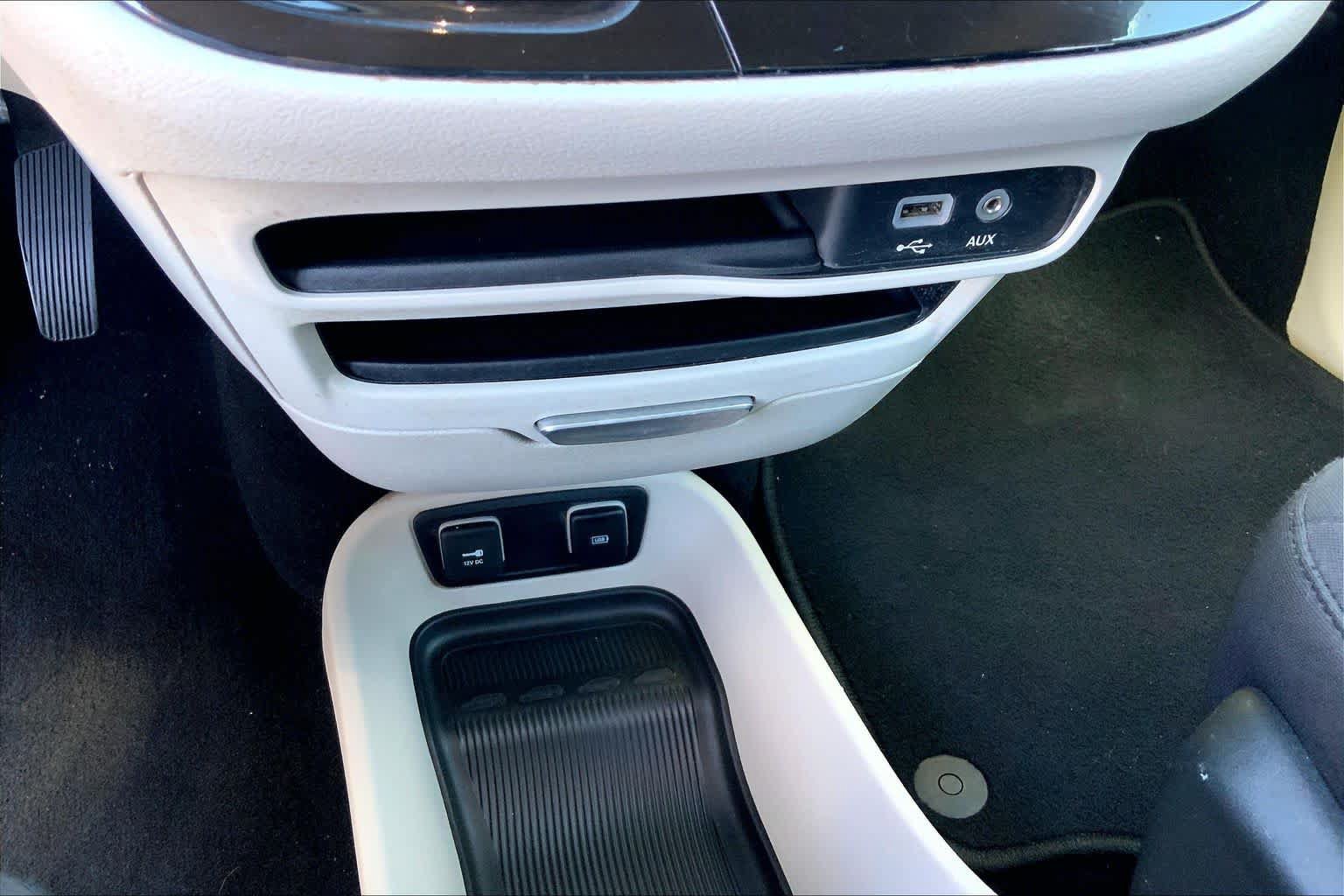 Used 2018 Chrysler Pacifica Touring Plus FWD image 35