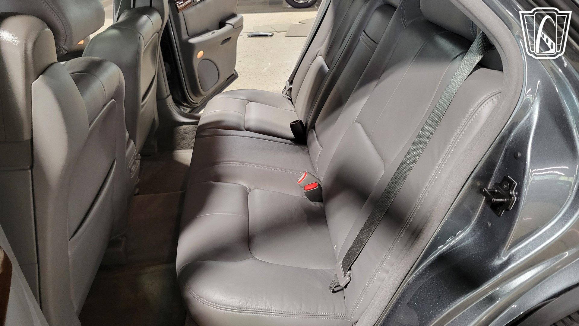 Used 2004 Cadillac Seville SLS w/ Preferred Equipment Group FWD image 16