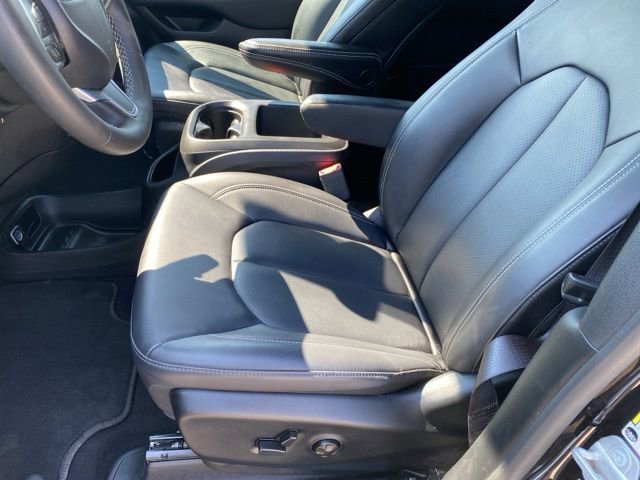 Used 2025 Chrysler Pacifica Select FWD image 15