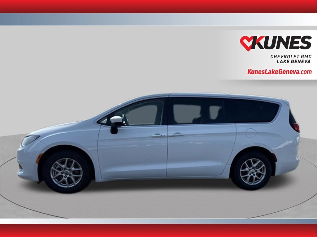 Used 2023 Chrysler Voyager LX FWD image 9