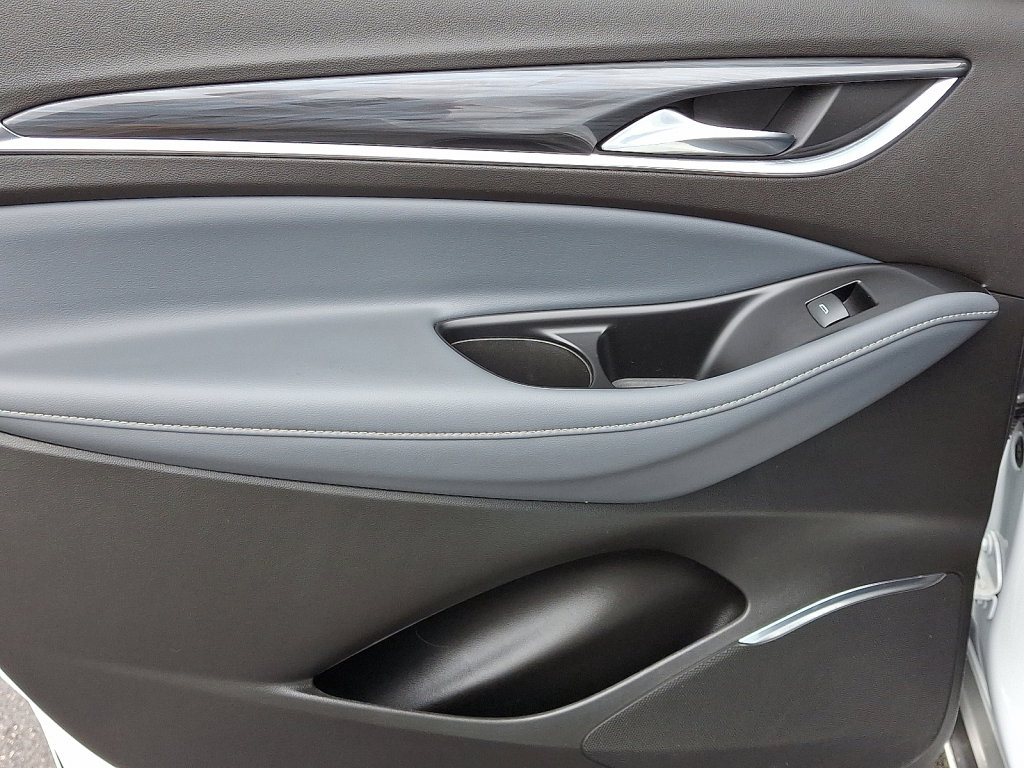 Used 2024 Buick Enclave Premium image 19