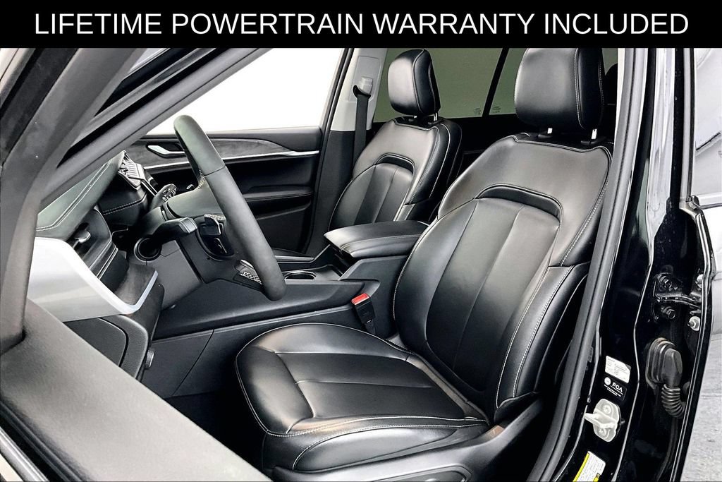 Used 2024 Jeep Grand Cherokee Limited w/ Black Appearance Package RWD image 32