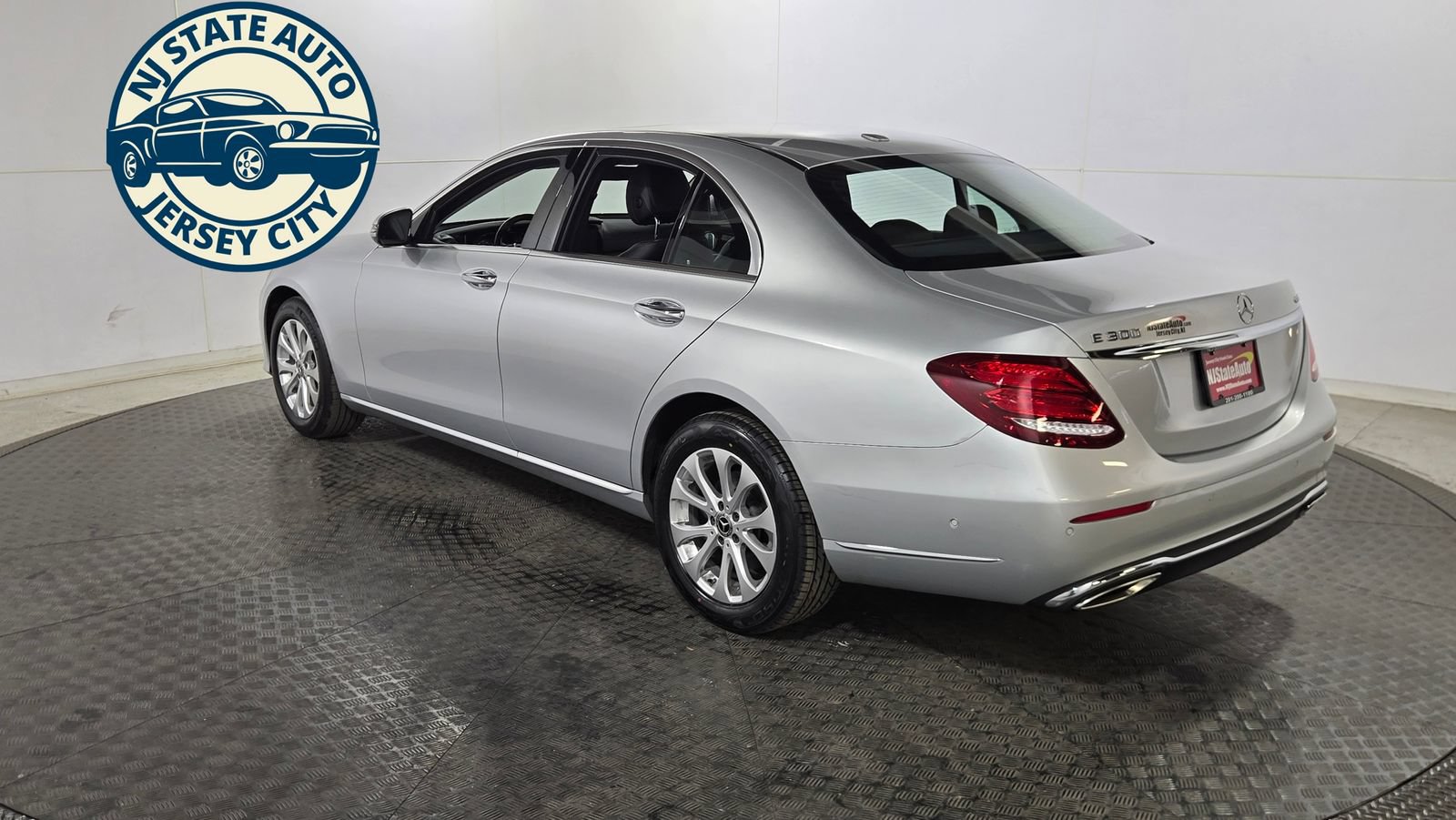 Used 2018 Mercedes-Benz E 300 4MATIC w/ Premium 3 Package (Q03) image 5