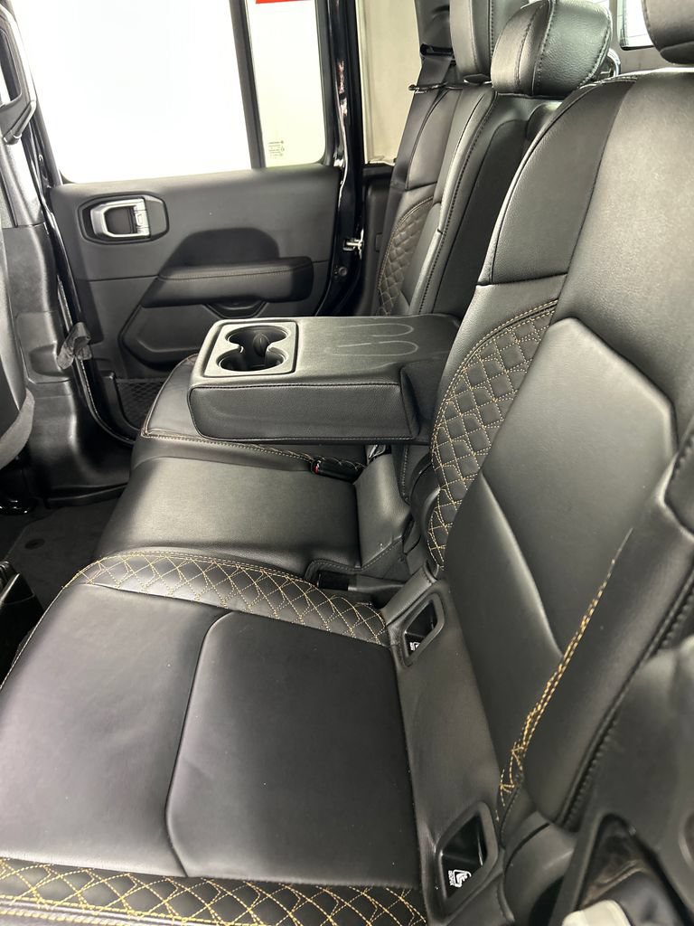 Used 2023 Jeep Gladiator Overland AWD/4WD image 18