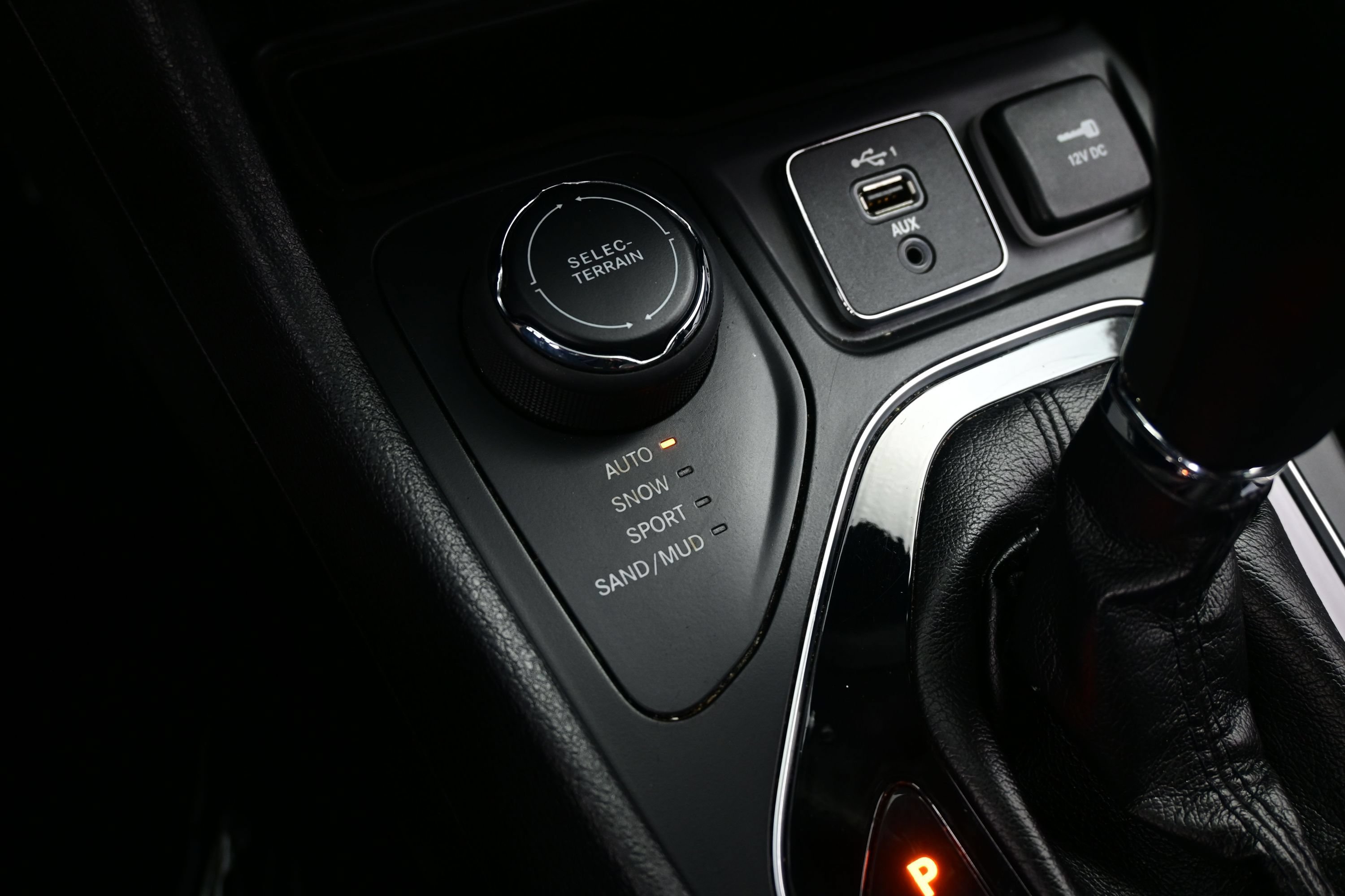 Used 2019 Jeep Cherokee Limited w/ Luxury Group AWD/4WD image 22