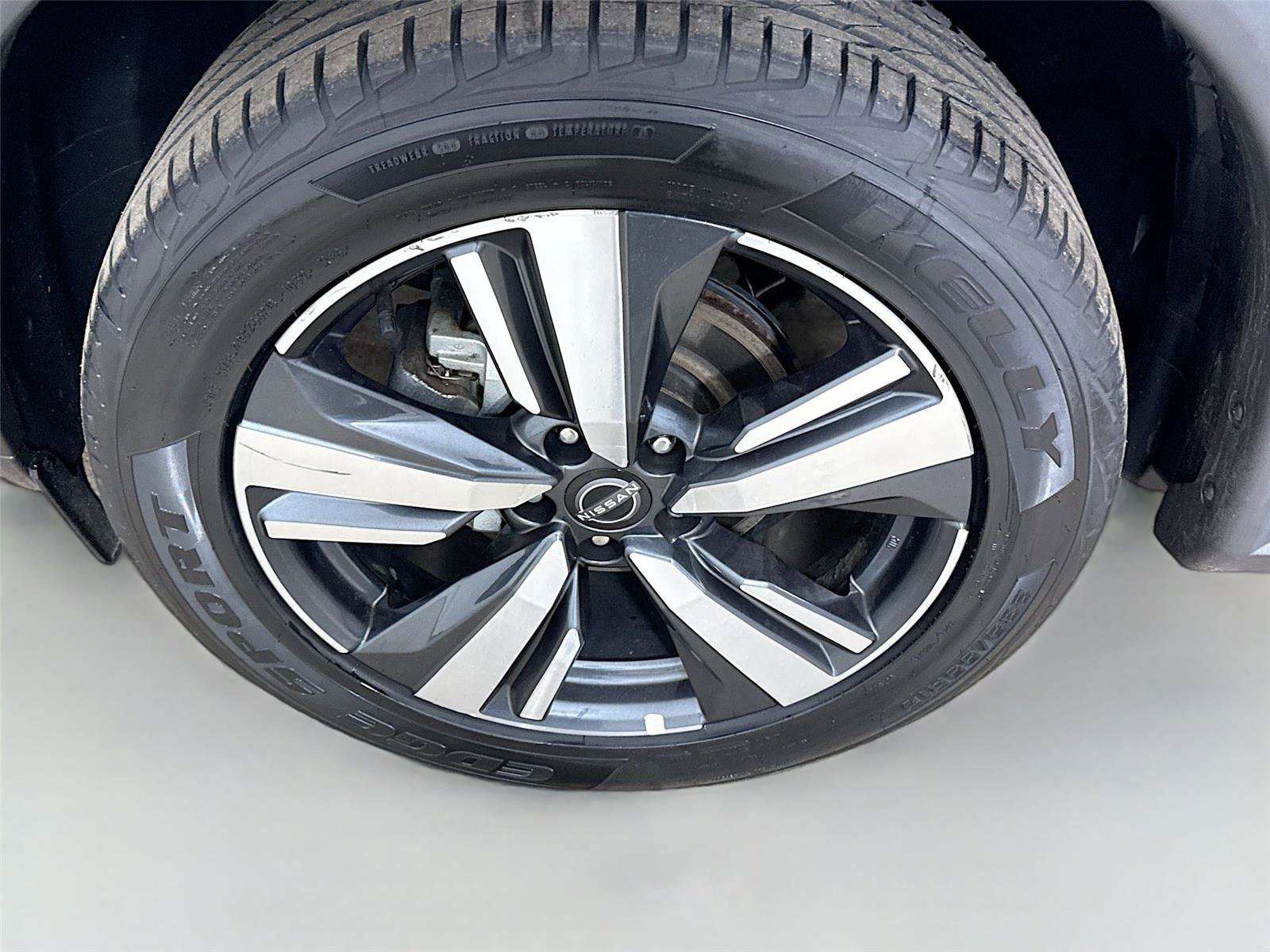 Used 2023 Nissan Rogue SL image 30