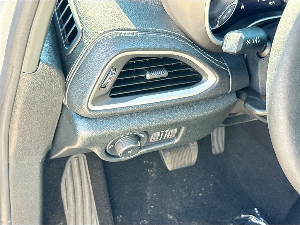 New 2026 Chrysler Pacifica Select image 10