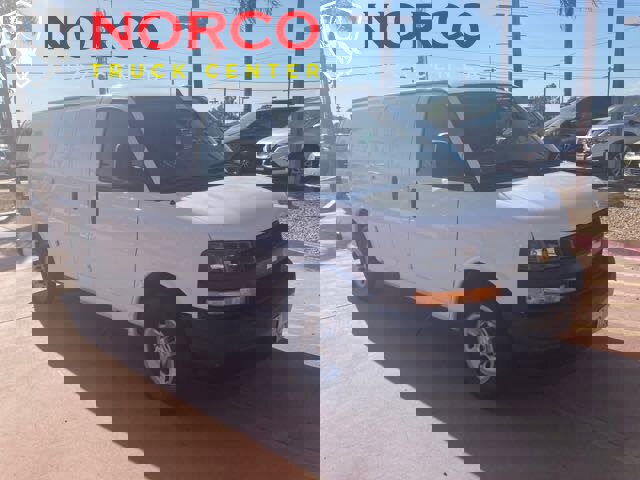 Used 2018 Chevrolet Express 2500 image 19