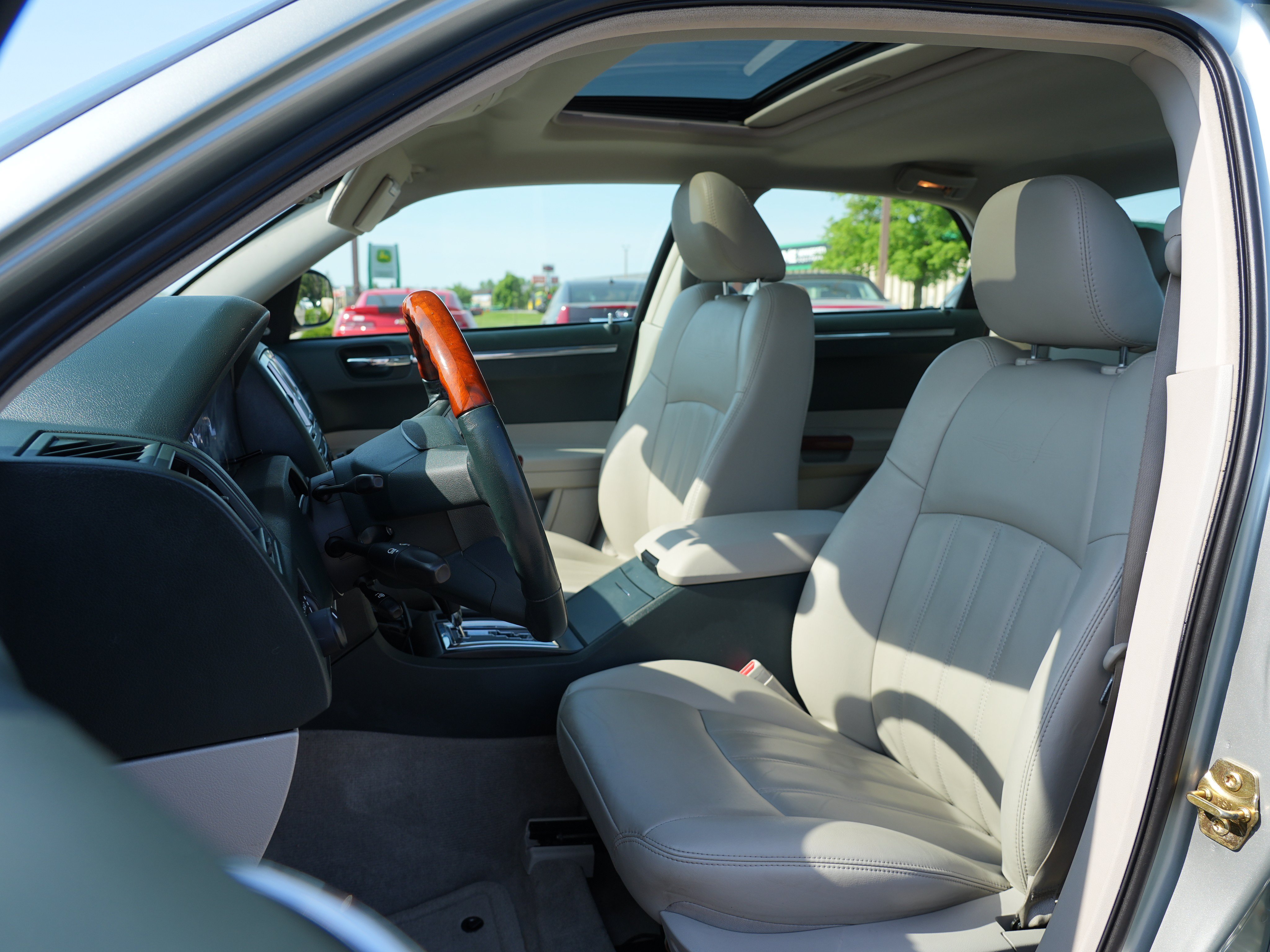 Used 2006 Chrysler 300 C w/ Navigation & Sound Group II AWD/4WD image 12