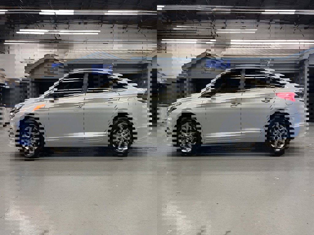 Used 2016 Hyundai Sonata SE w/ Cargo Package image 4