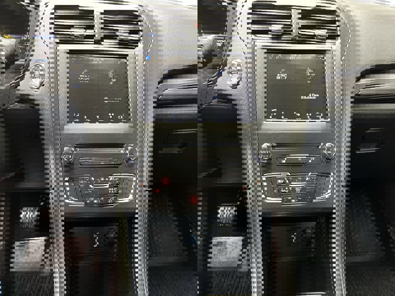 Used 2018 Ford Fusion SE w/ Equipment Group 201A FWD image 16