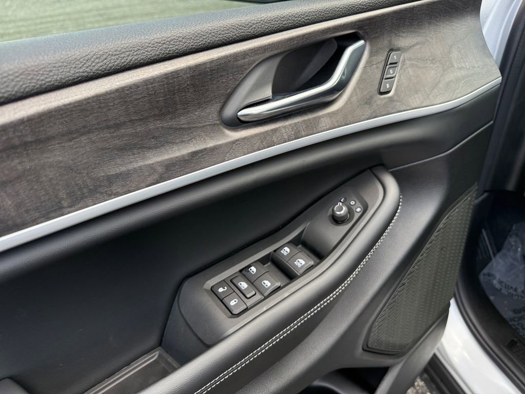 New 2025 Jeep Grand Cherokee Limited image 12