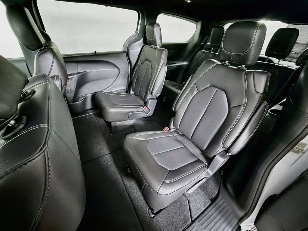 New 2027 Chrysler Pacifica Select AWD/4WD image 22