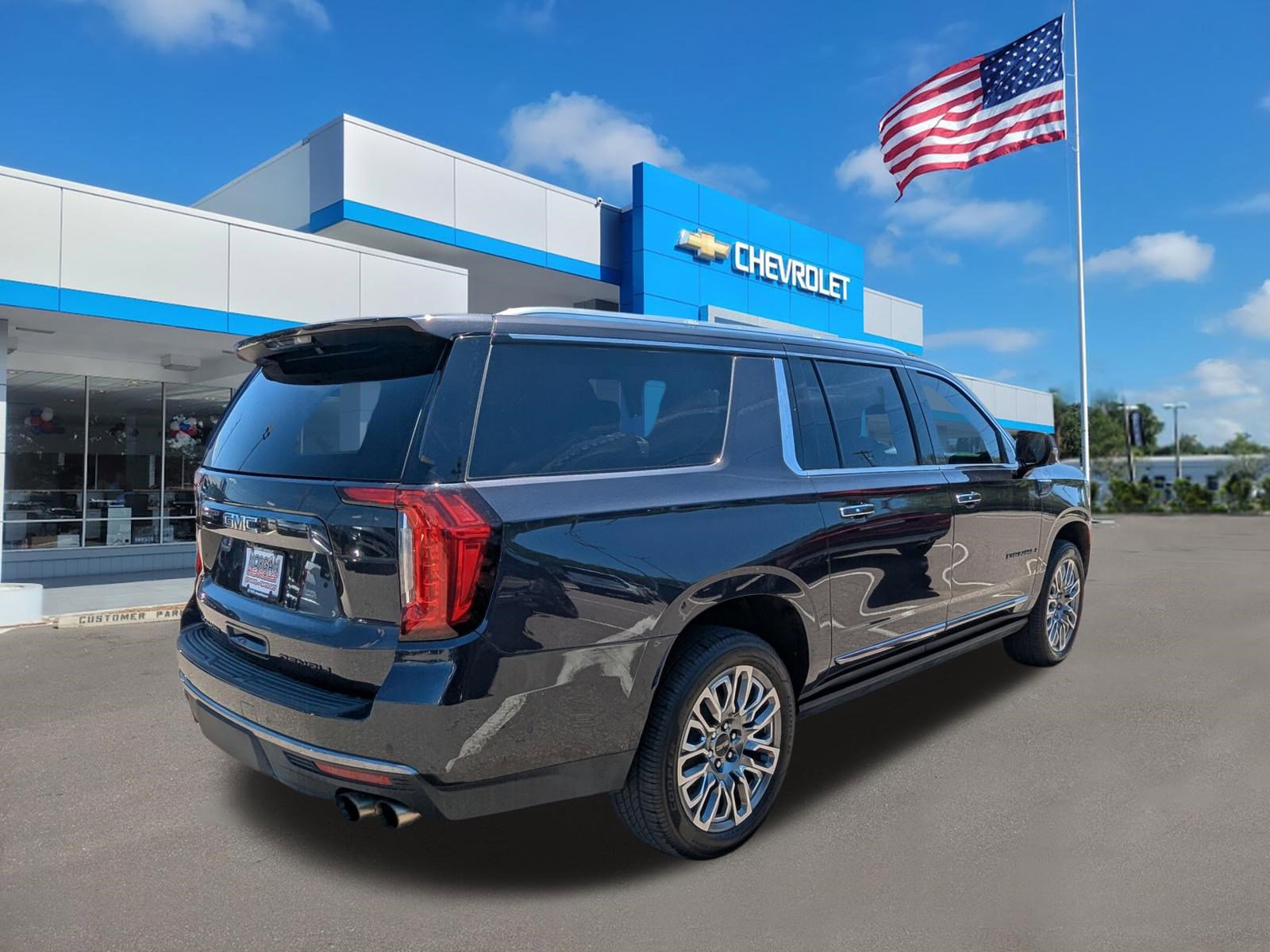 Used 2023 GMC Yukon XL Denali Ultimate image 4