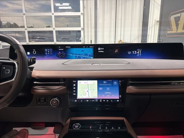 Used 2025 Lincoln Navigator Reserve AWD/4WD image 11