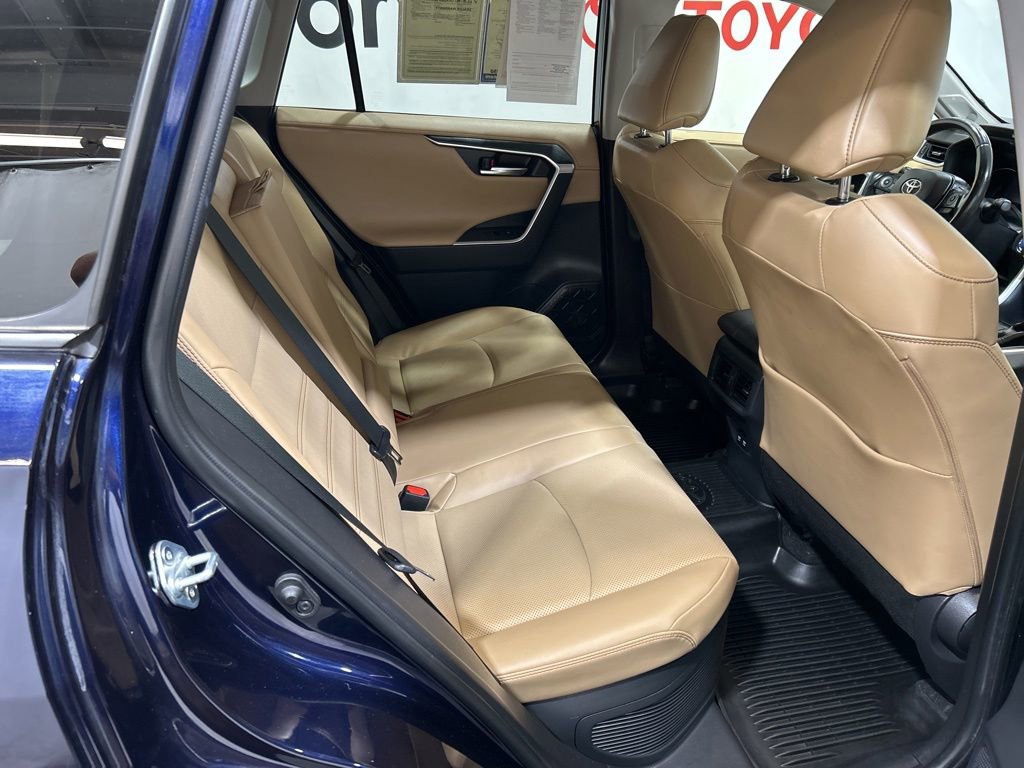 Used 2019 Toyota RAV4 Limited AWD/4WD image 17