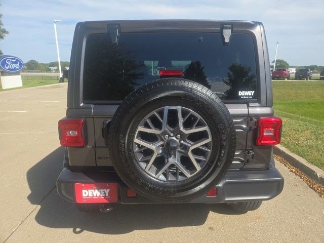 Certified 2025 Jeep Wrangler Unlimited Sahara AWD/4WD image 19