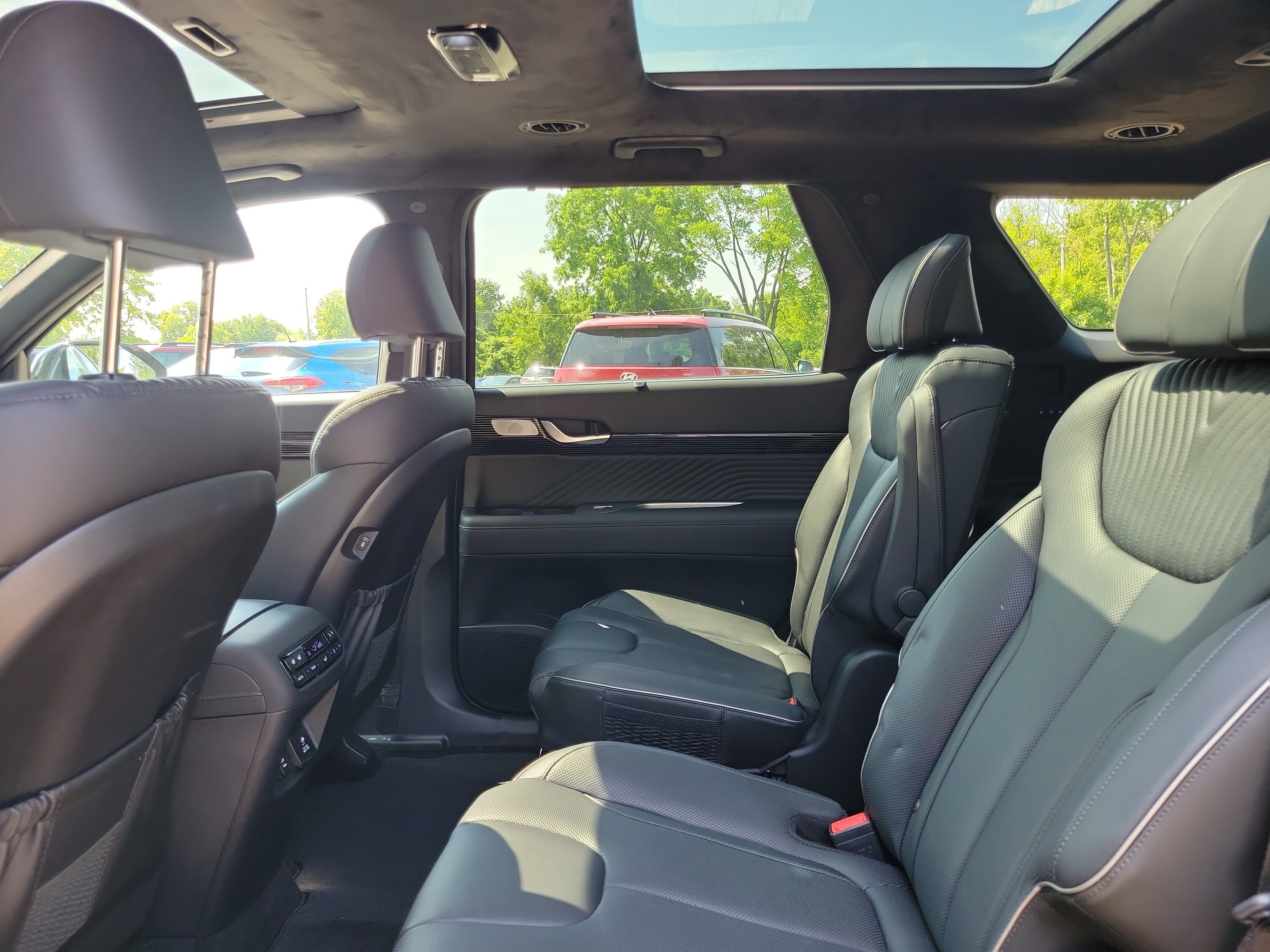 Used 2025 Hyundai Palisade Calligraphy FWD image 11