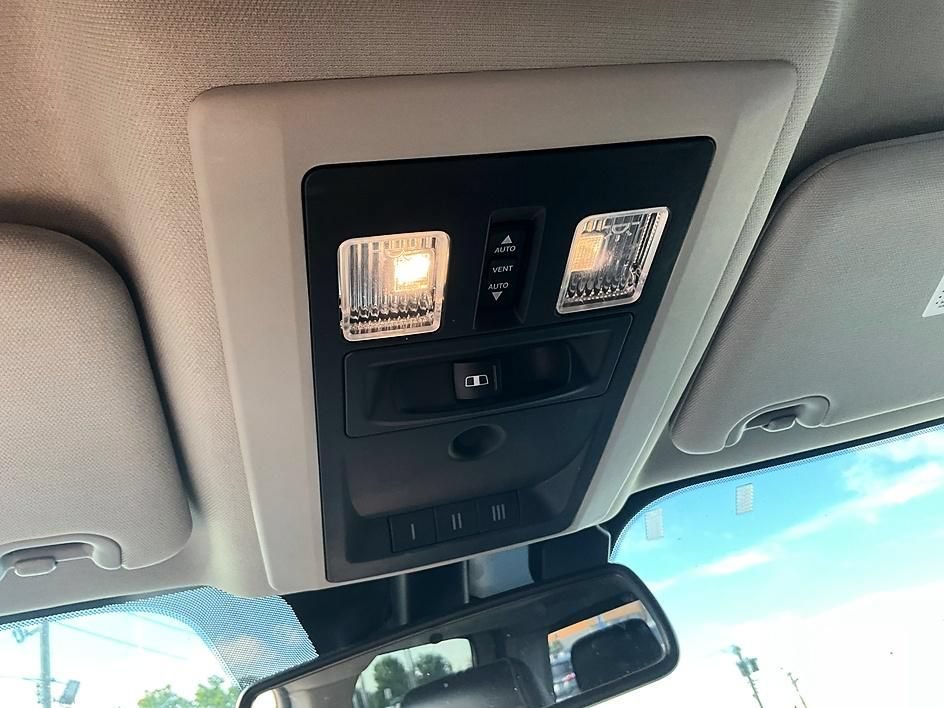 Used 2018 RAM 1500 Laramie w/ Convenience Group AWD/4WD image 31