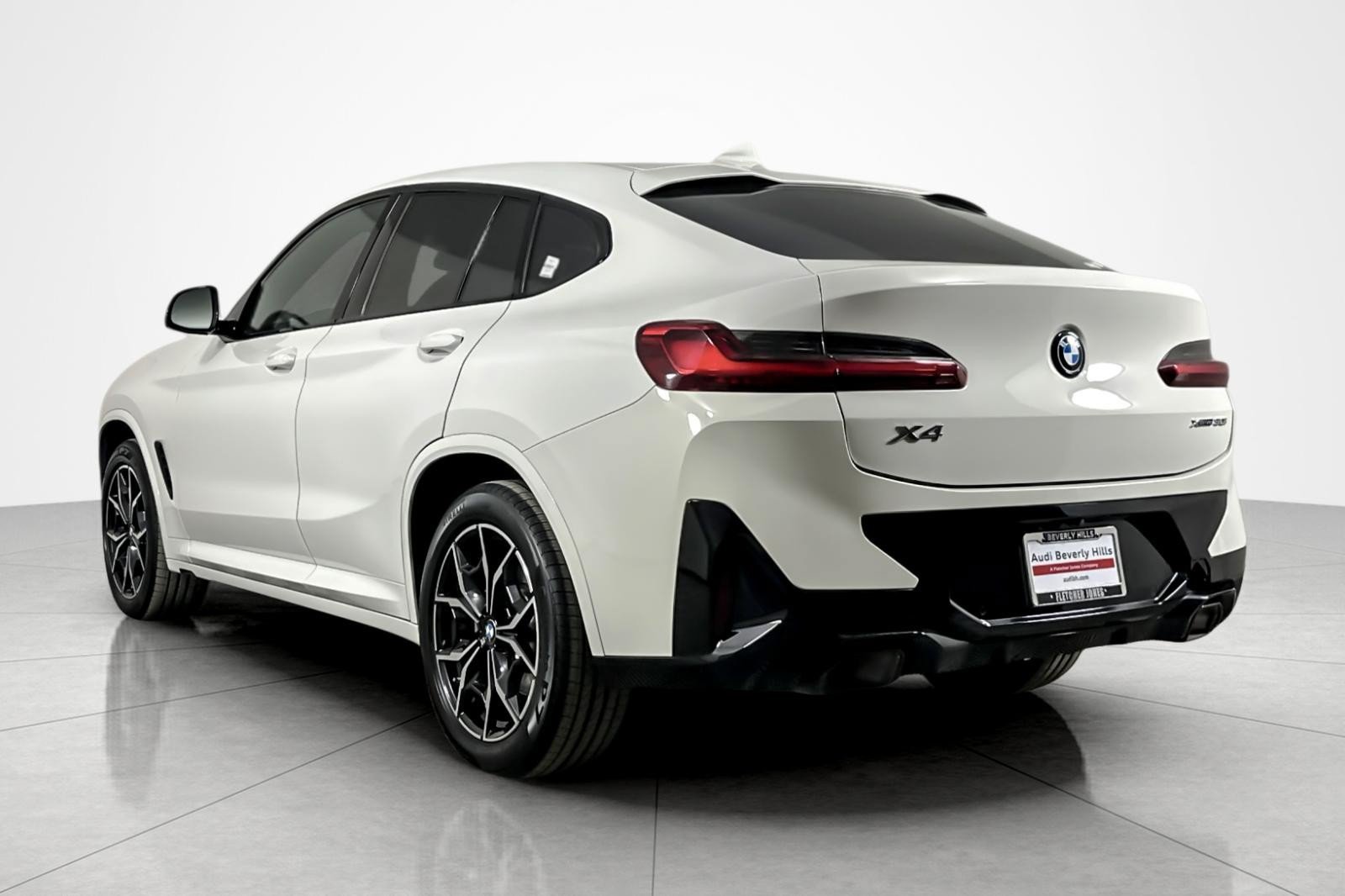 Used 2023 BMW X4 xDrive30i w/ M Sport Package AWD/4WD image 3