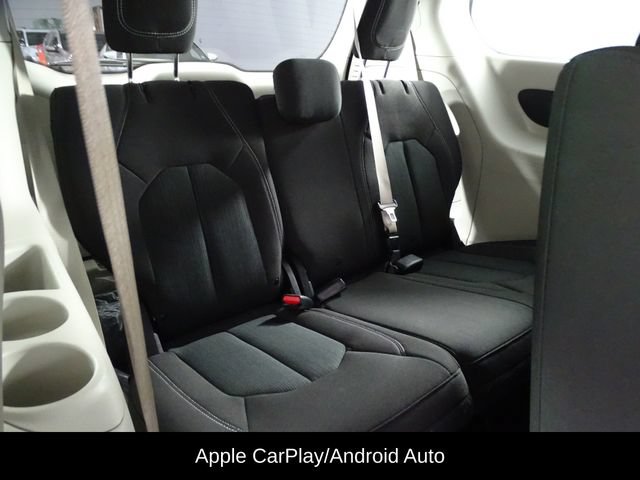 Used 2021 Chrysler Voyager L FWD image 13