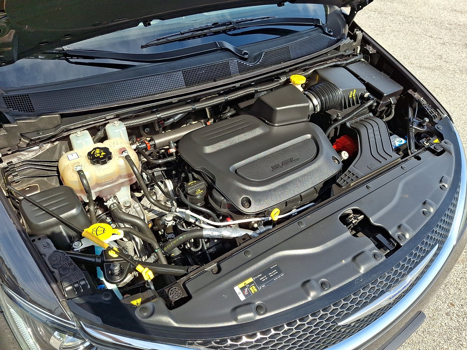 Used 2019 Chrysler Pacifica Limited w/ Advanced Safetytec Group FWD image 32