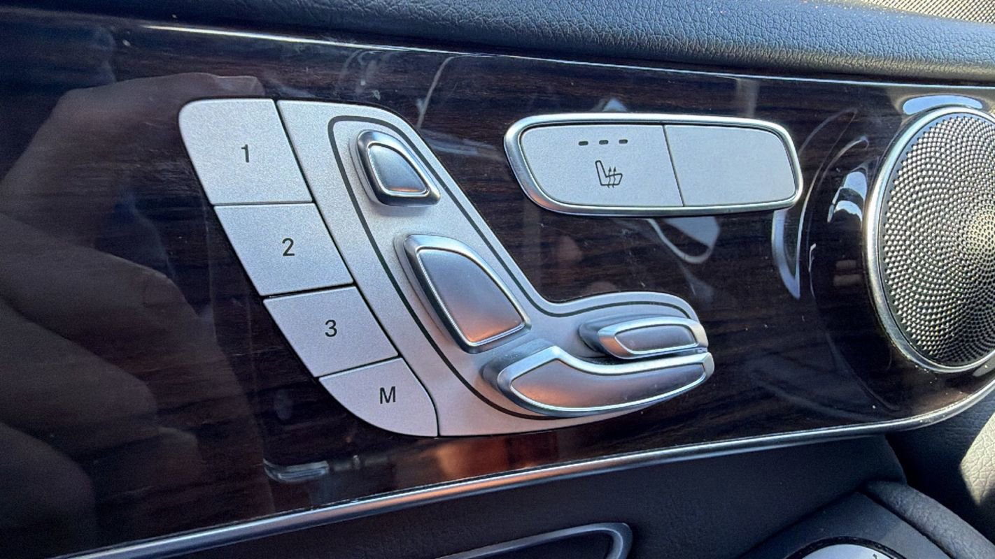 Used 2022 Mercedes-Benz GLC 300 4MATIC image 29