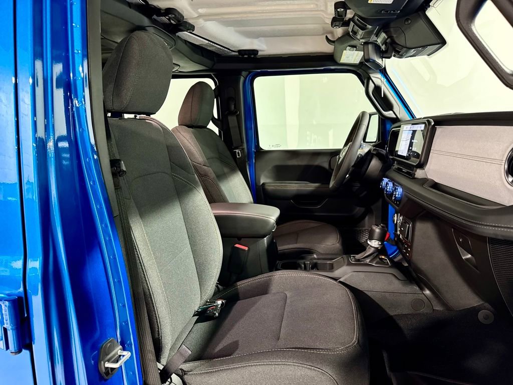 Used 2024 Jeep Wrangler Unlimited Sahara w/ Technology Group image 24