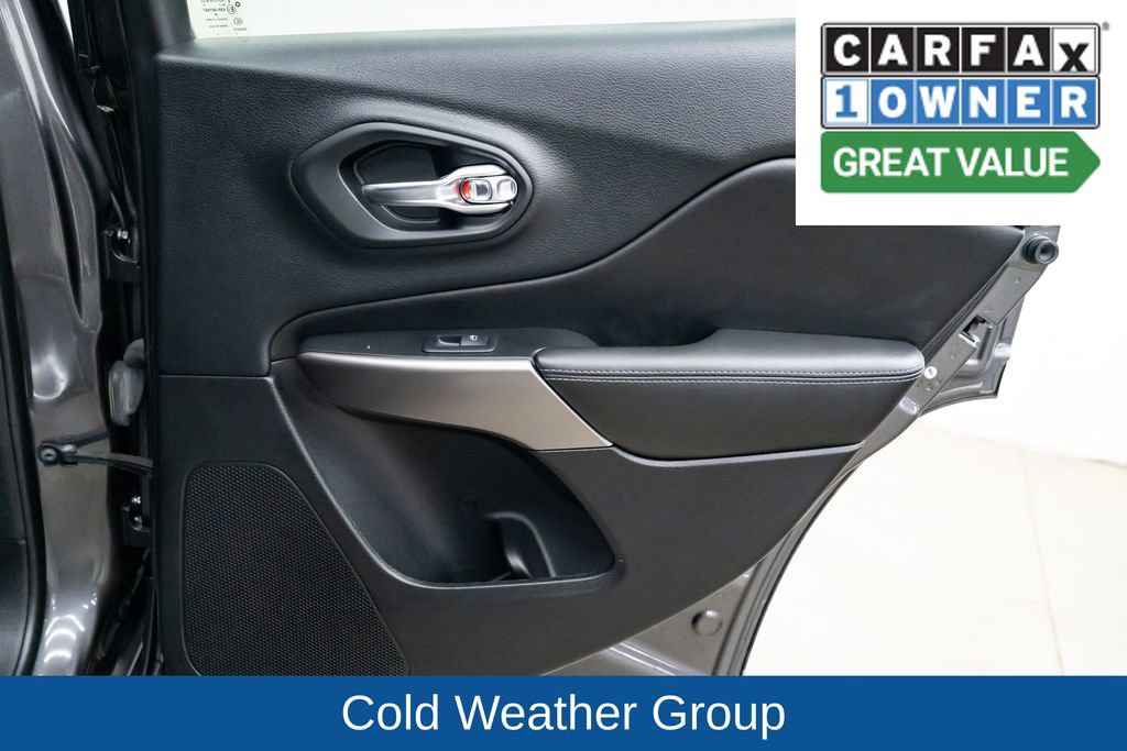 Used 2019 Jeep Cherokee Latitude Plus w/ Cold Weather Group AWD/4WD image 29