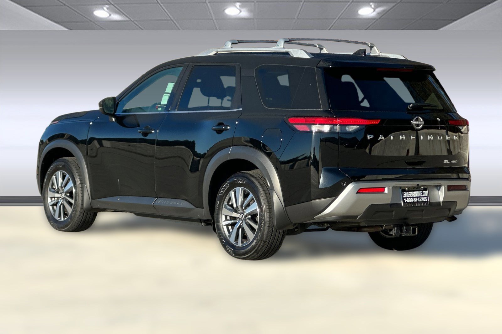 Used 2024 Nissan Pathfinder SL image 3