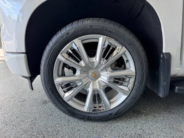 Used 2022 Chevrolet Silverado 1500 High Country w/ High Country Premium Package AWD/4WD image 27