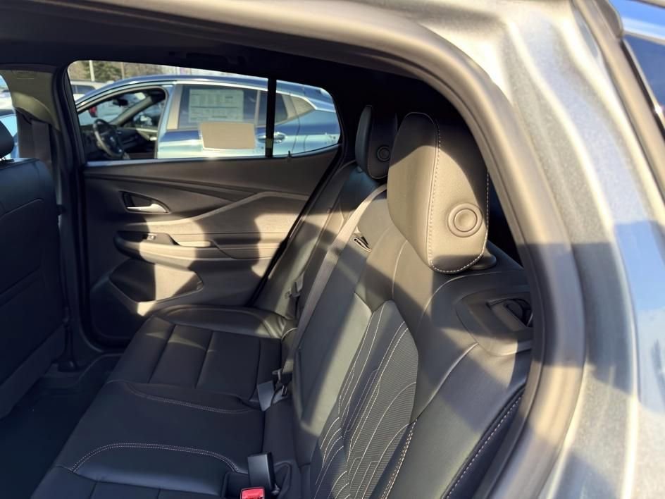 New 2026 Buick Envista Avenir FWD image 7