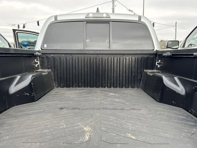 Used 2022 Toyota Tacoma SR AWD/4WD image 12