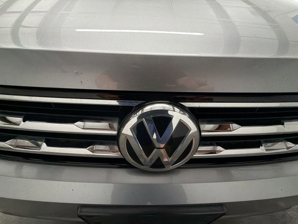 Used 2021 Volkswagen Tiguan SEL FWD image 30