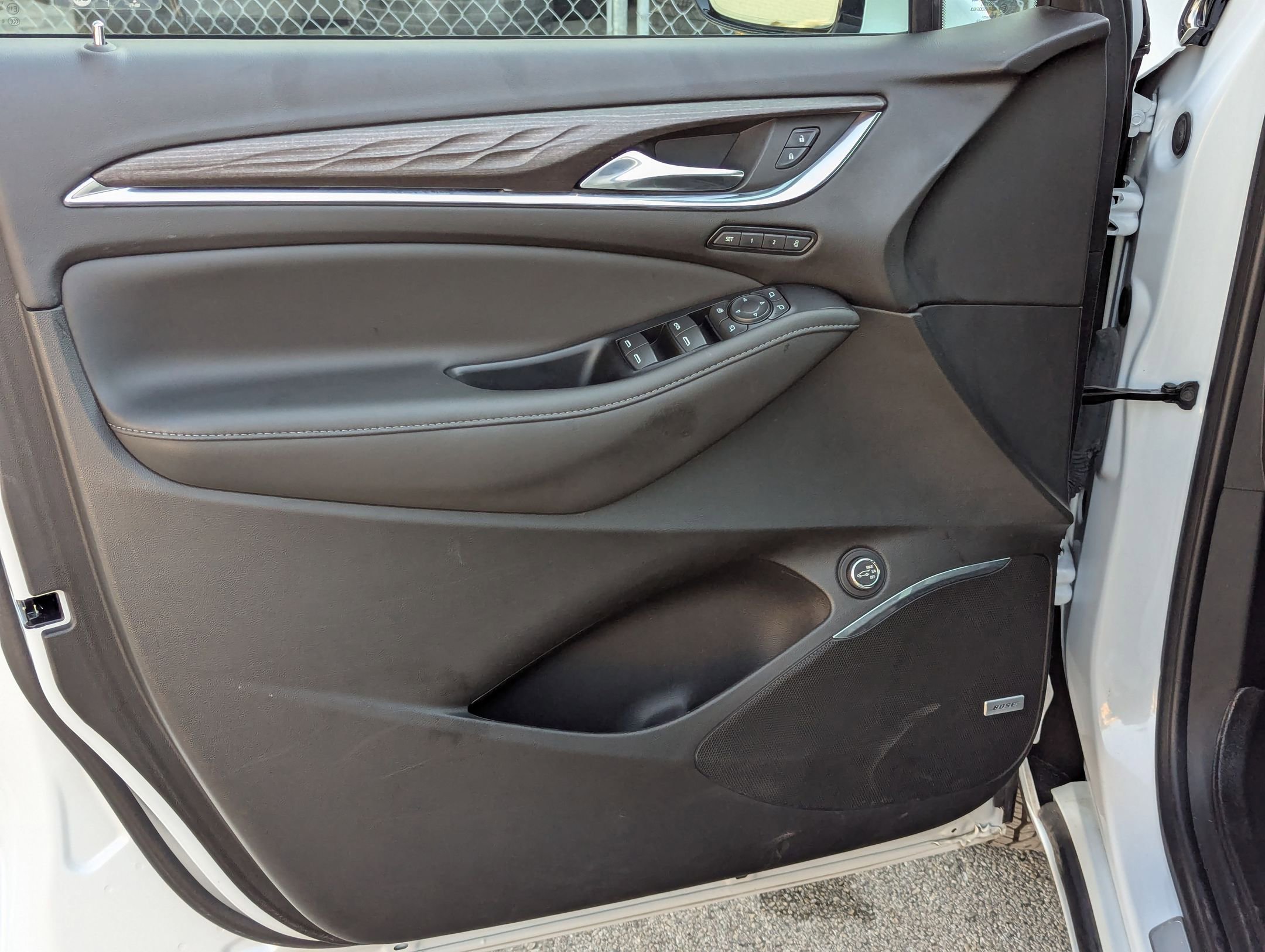 Used 2024 Buick Enclave Avenir w/ Avenir Technology Package image 11