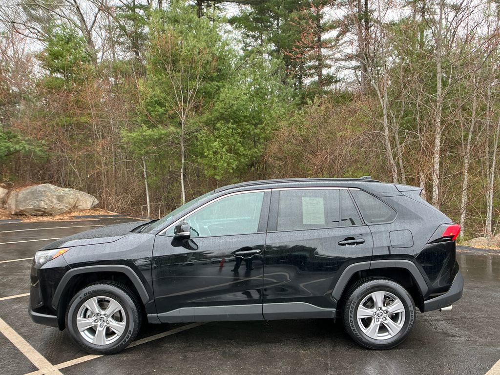 Used 2024 Toyota RAV4 XLE w/ Convenience Package image 2