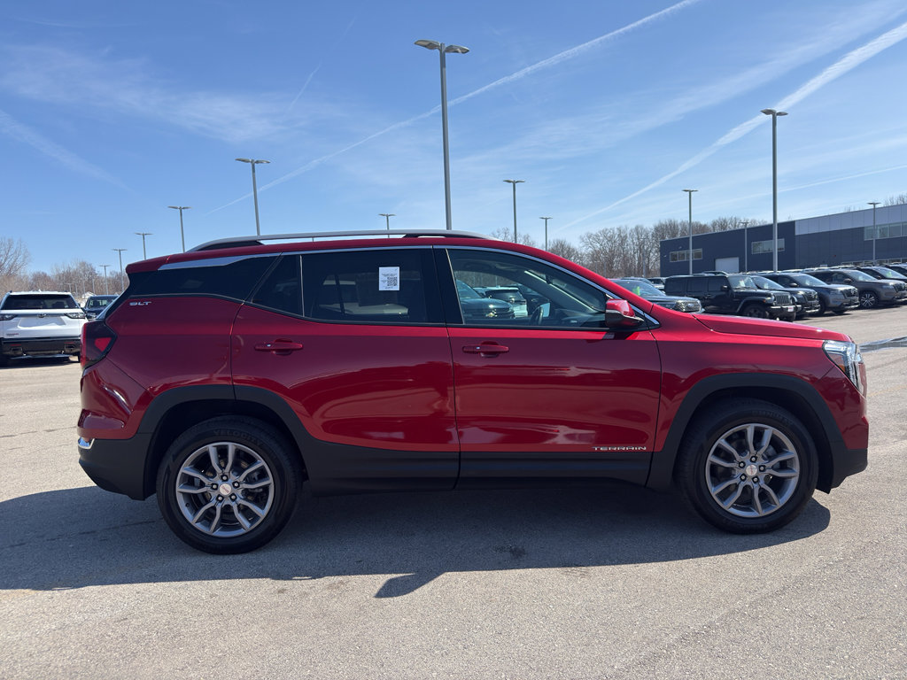 Used 2023 GMC Terrain SLT image 4