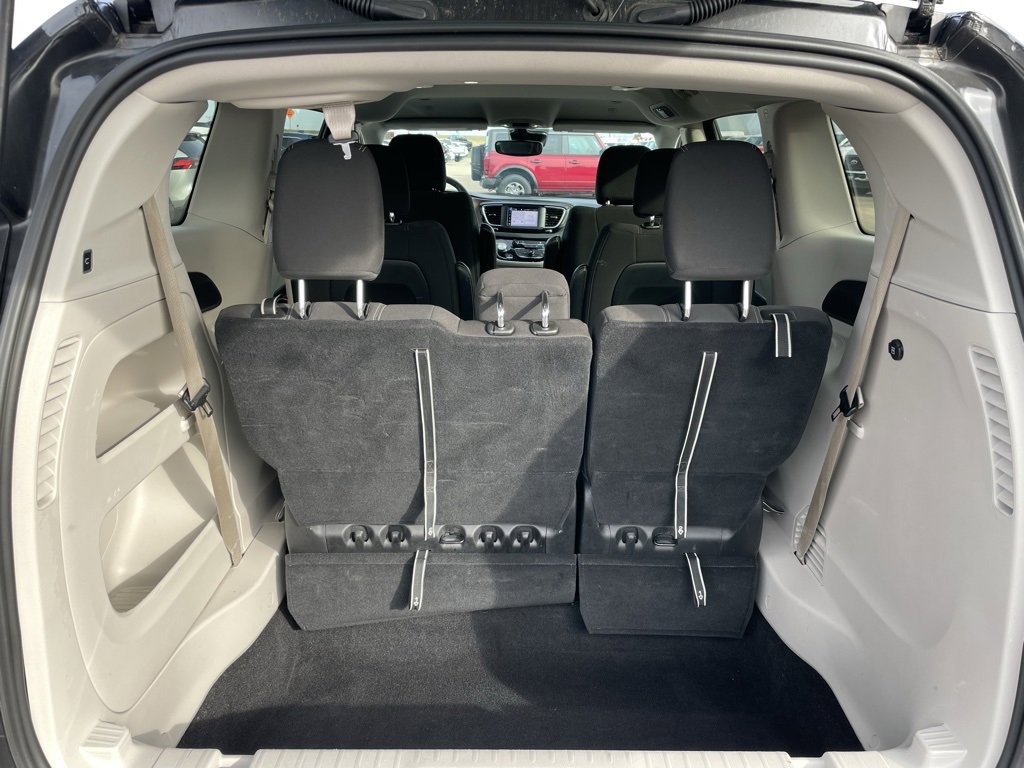 Used 2024 Chrysler Voyager LX image 31