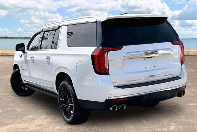 Used 2022 GMC Yukon XL Denali w/ Advanced Technology Package AWD/4WD image 3