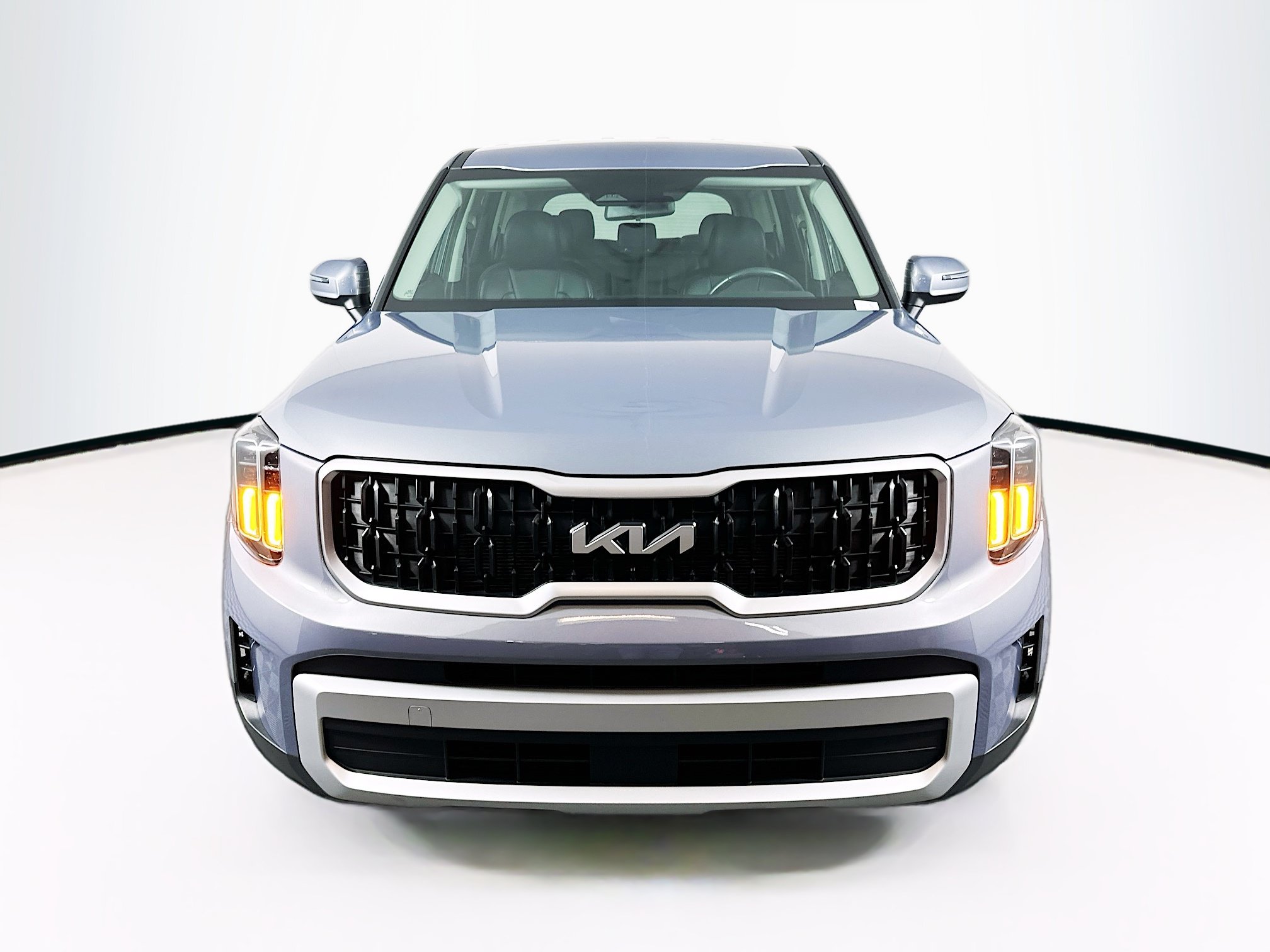 Used 2025 Kia Telluride LX FWD image 2