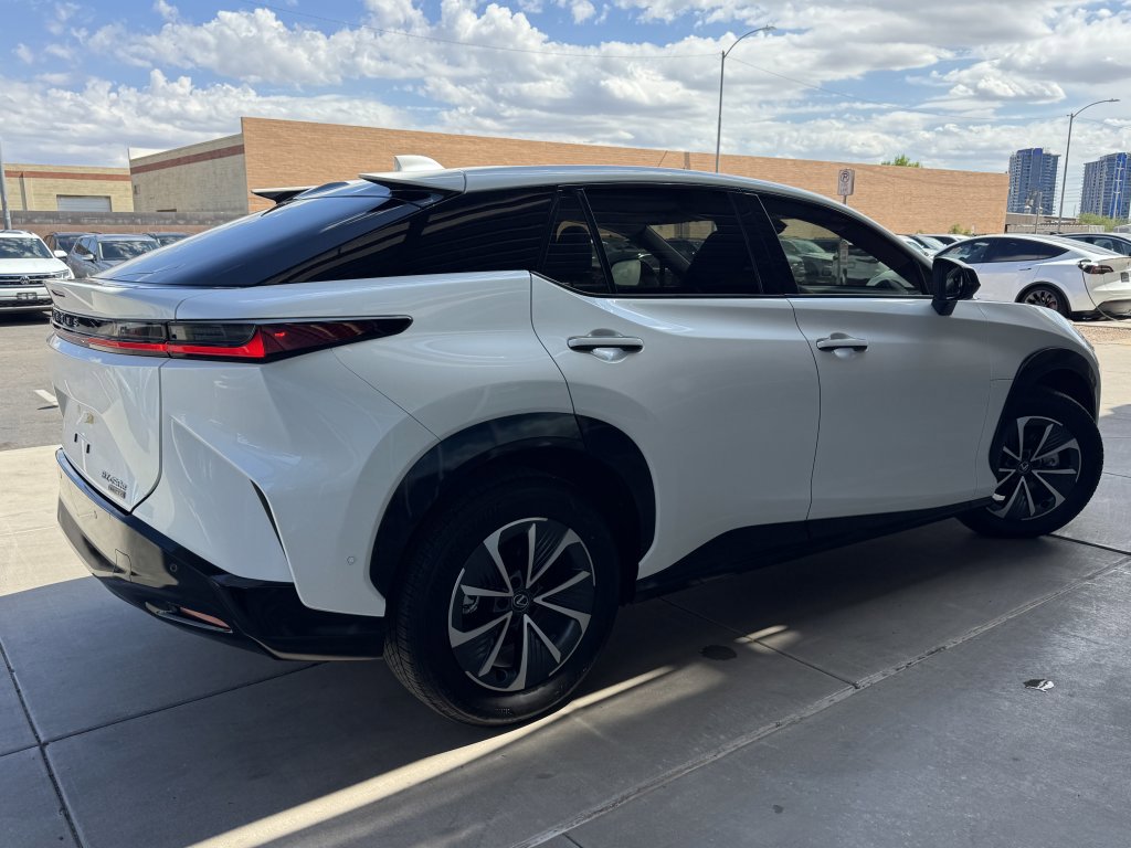 Used 2023 Lexus RZ 450e Premium image 4