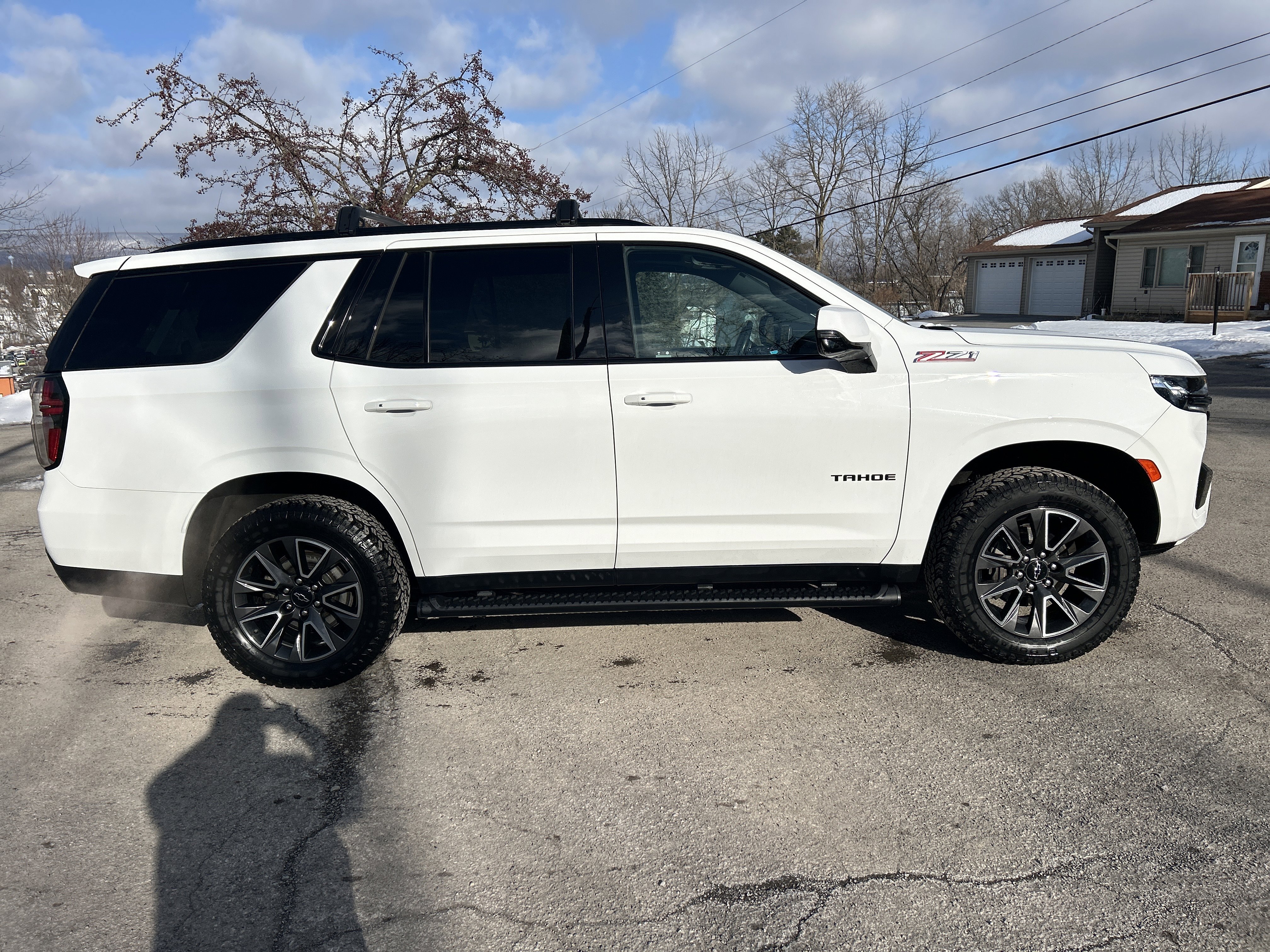 Used 2023 Chevrolet Tahoe Z71 w/ Luxury Package image 2