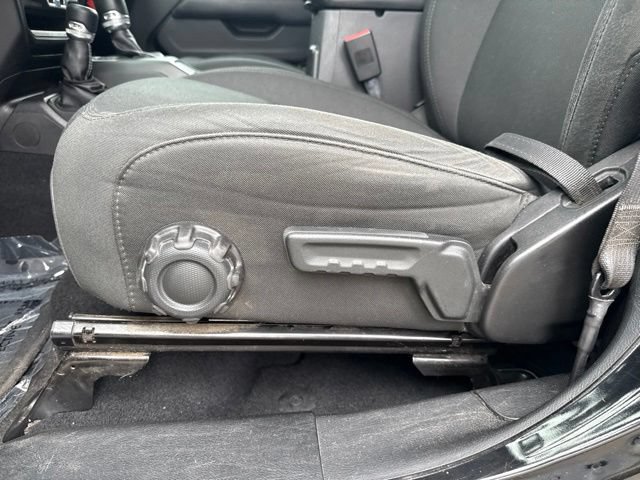Used 2018 Jeep Wrangler Unlimited Sahara AWD/4WD image 11