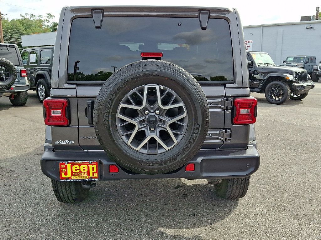 Certified 2025 Jeep Wrangler Unlimited Sahara w/ Dual Top Group AWD/4WD image 5